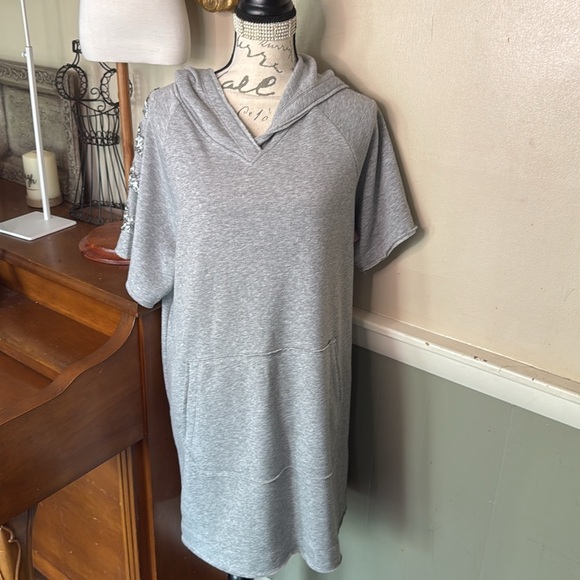 Gray Oversized Midi Dress with V-Neck Short Sleeve Pockets Sequin Star Hooded - Picture 2 of 4
